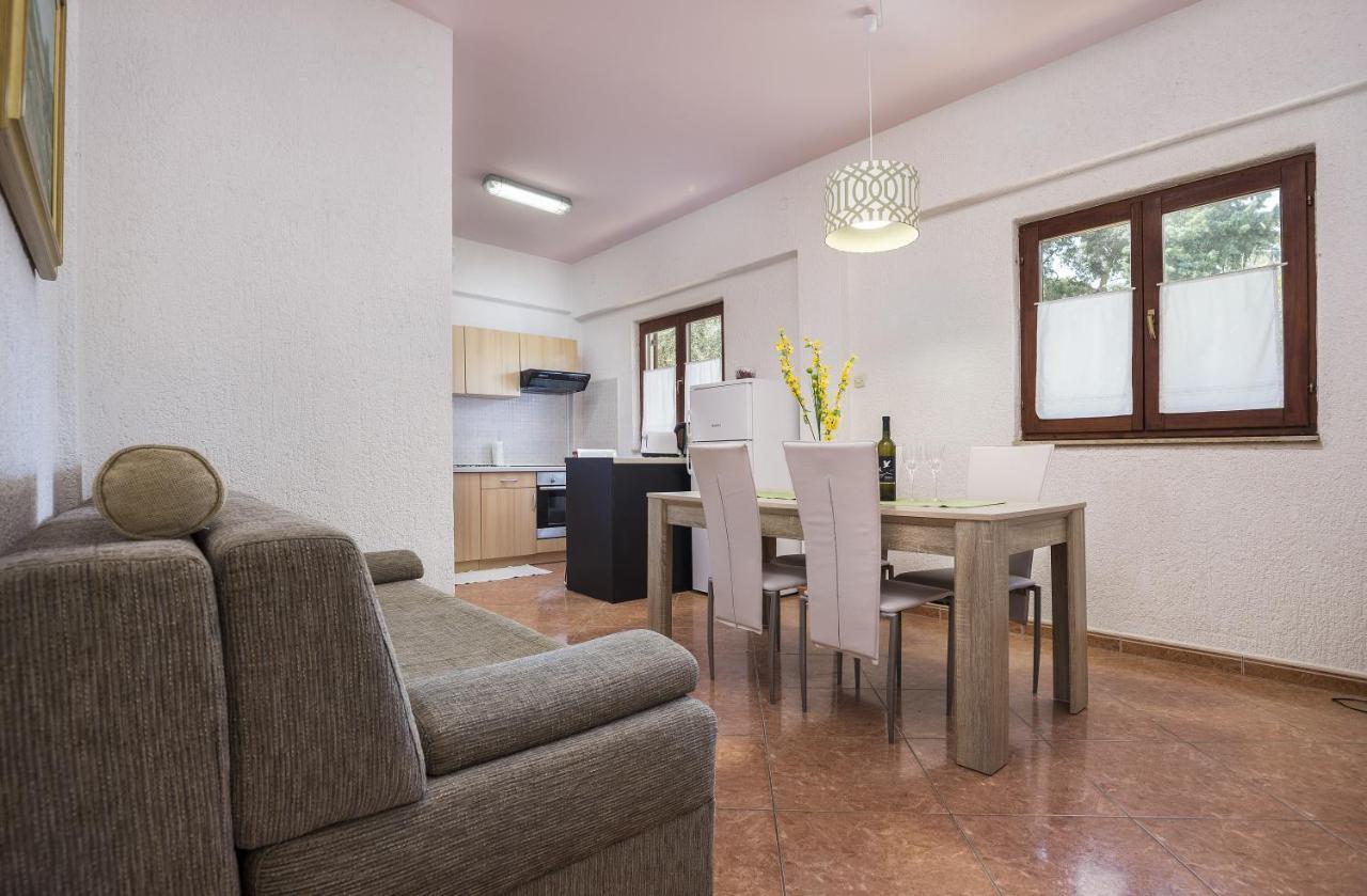 רוביני Karmelo Appartment Davorka מראה חיצוני תמונה